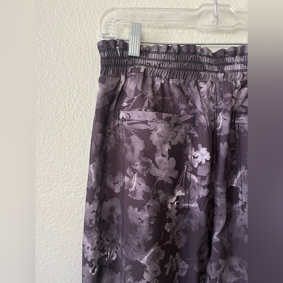 Athleta Grey Floral Savannah Jogger Pants Women’s Size 6T - Picture 8 of 16